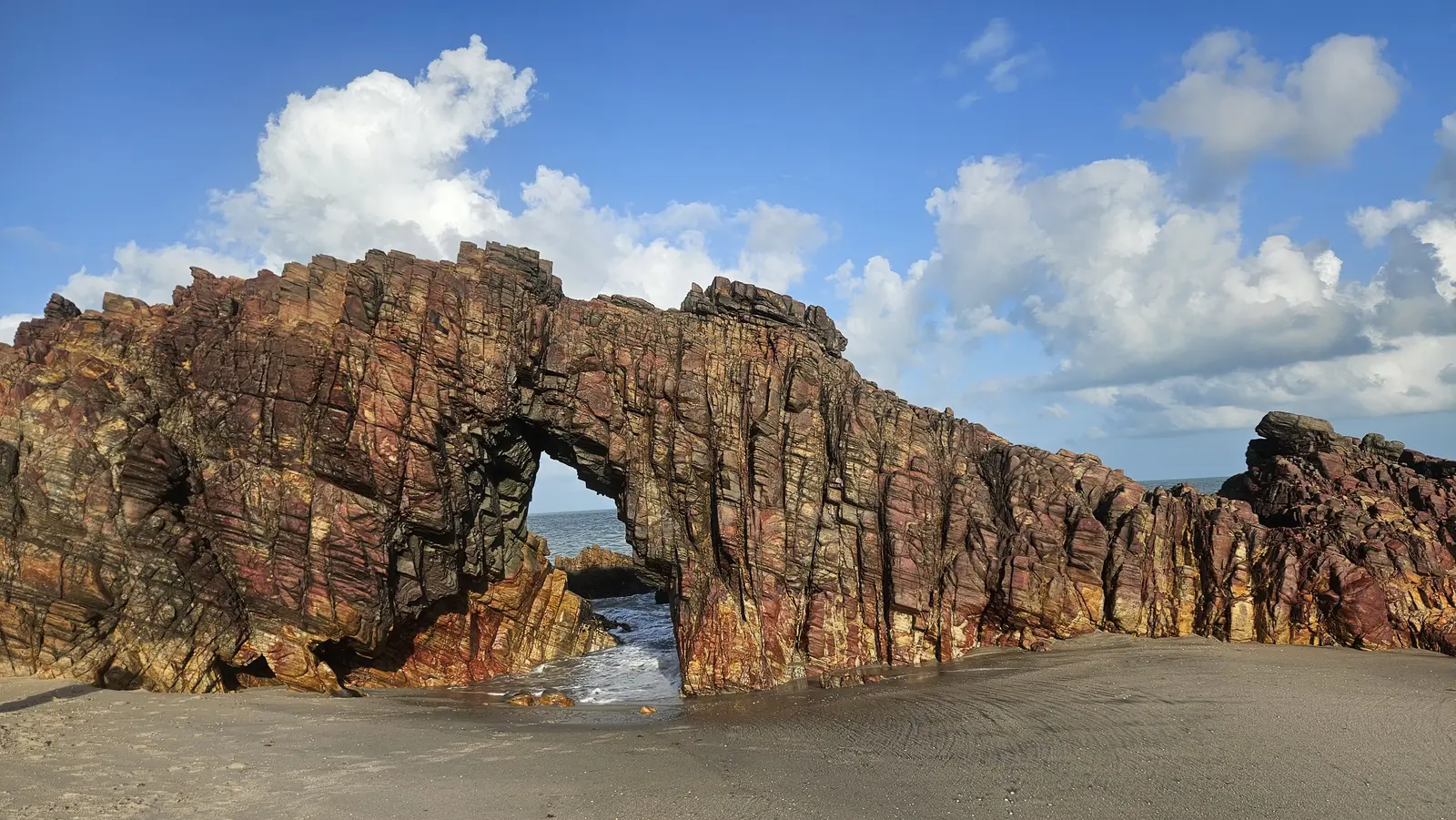 Ceará recebe 97,7 mil turistas estrangeiros de janeiro a setembro de 2026, alta de 23%, diz governo
