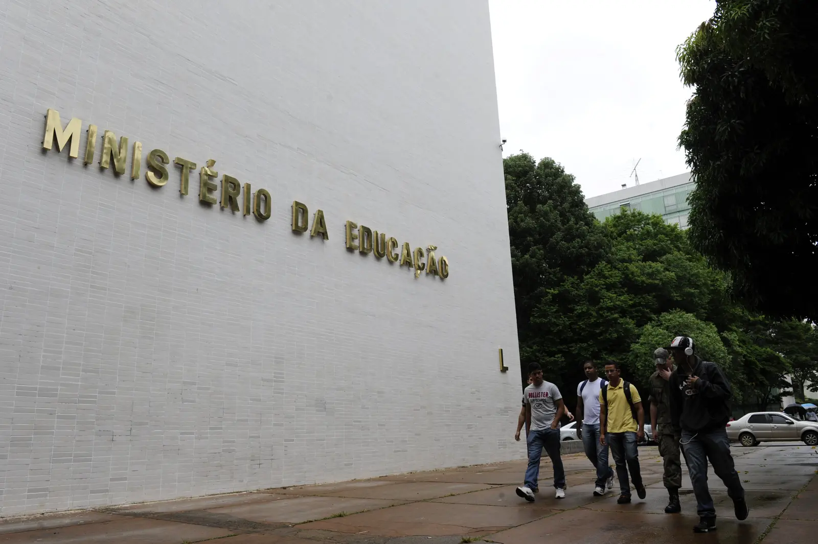 Encceja tem reaplicação em 6 e 7 de outubro e inscrições do Enem PPL abrem em 5 de outubro