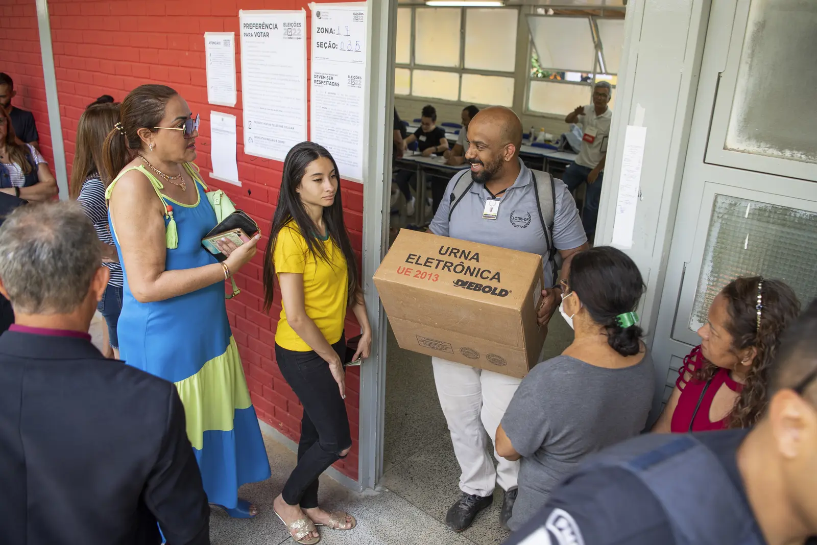 TSE confirma por unanimidade ordem para a Meta garantir tratamento igual a Lula e Flávio nas redes