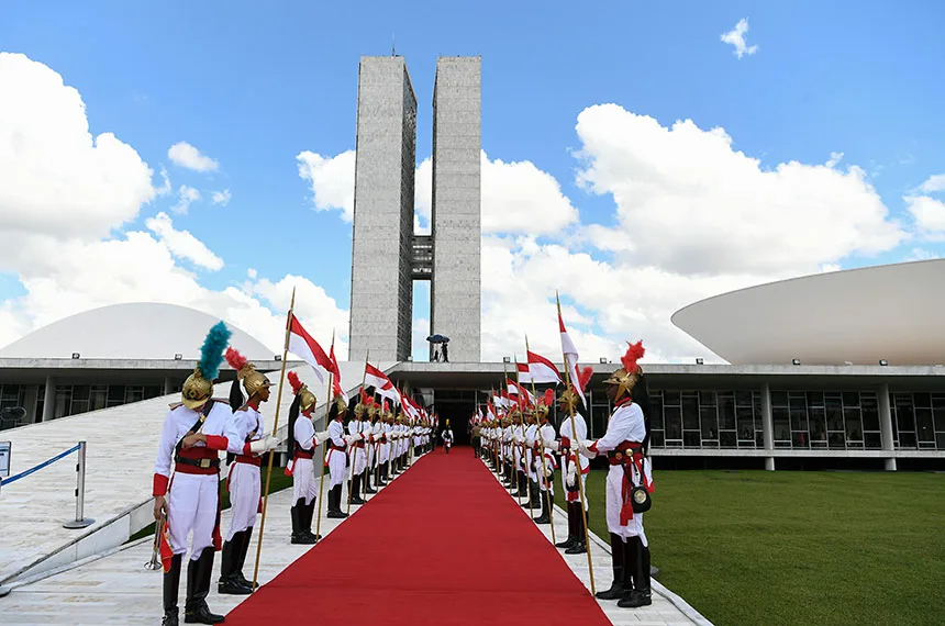 Presidente e governadores eleitos em 2026 tomam posse em 5 e 6 de janeiro de 2027
