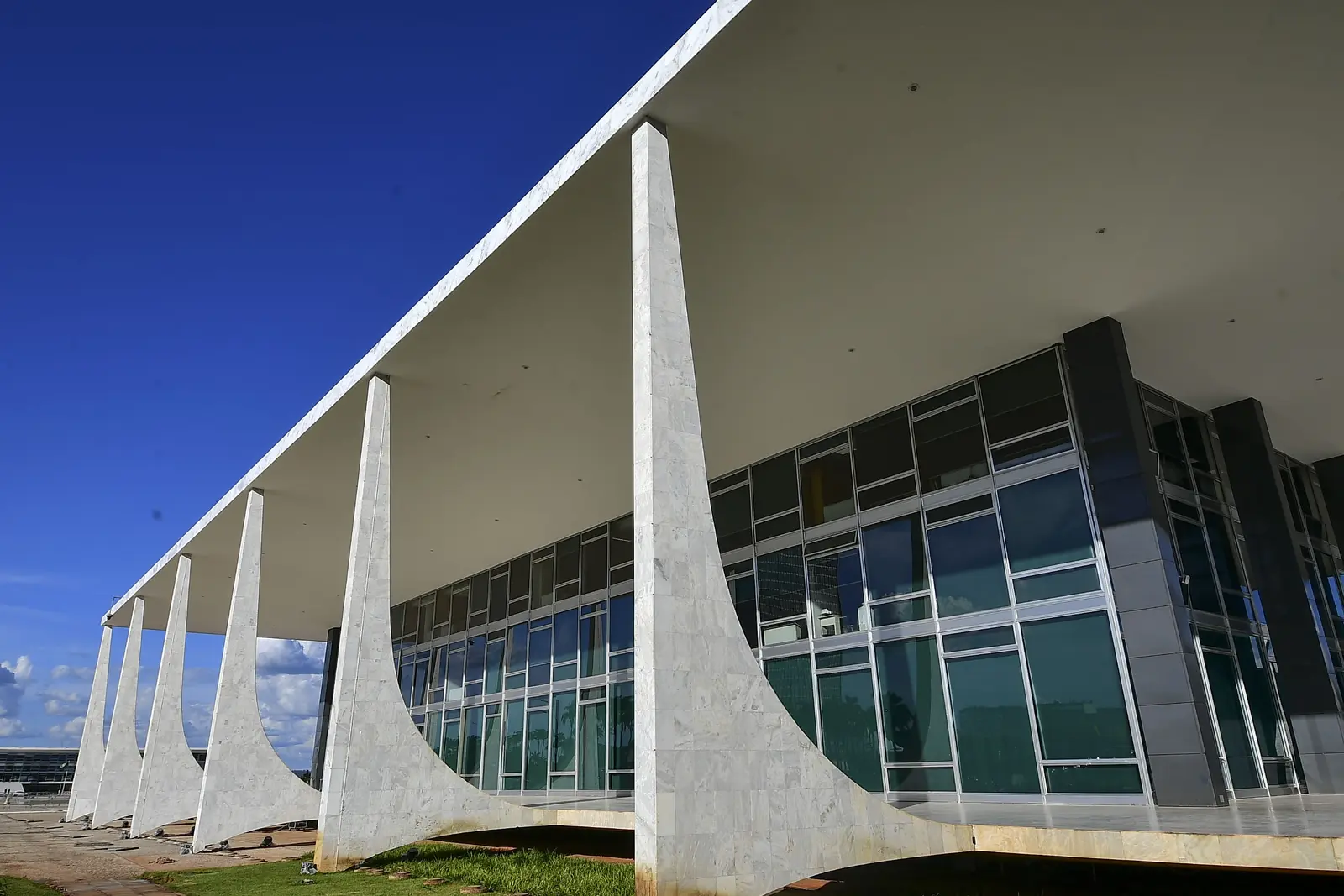Fux dá 72 horas à AGU para opinar sobre pedidos contra a MP que proibiu as bets